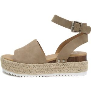 Summer discount! Beautiful beige wedges!